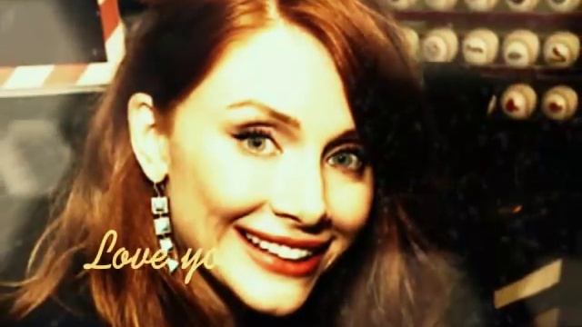 Jurassic World's Chris Pratt & Bryce Dallas Howard - Flashlight смотреть онлайн