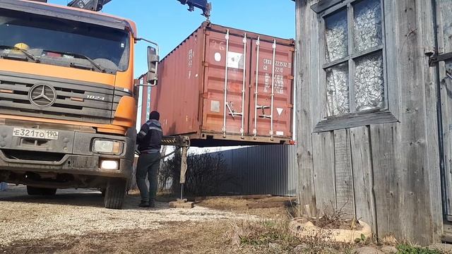 Разгрузка морского контейнера. смотреть онлайн