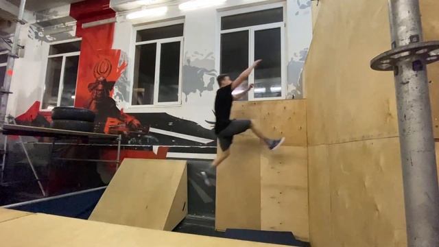 Паркур и фриран в зале Юкандо. Хороший прогресс.Паркур влог смотреть онлайн