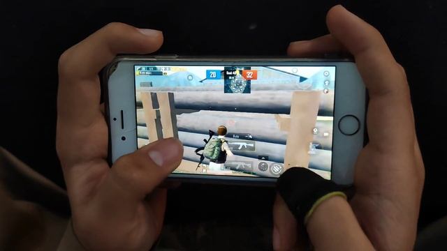 PLAYING ON 20 FPS 1 VS 4 - IPHONE 6 | 4-FINGERS CLAW PUBG HANDCAM смотреть онлайн