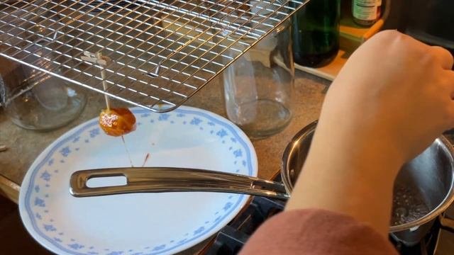 Recreating the Great British Bake Off! (Steven’s Bonfire Apple Cake) | Moonbelly Makes смотреть онлайн