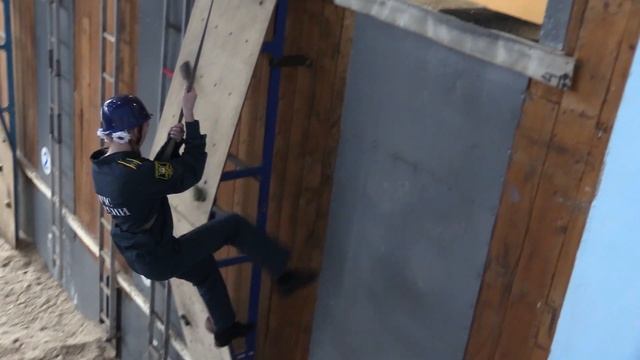 Юные спасатели побывали в гостях в Дальневосточной пожарно-спасательной академии. смотреть онлайн