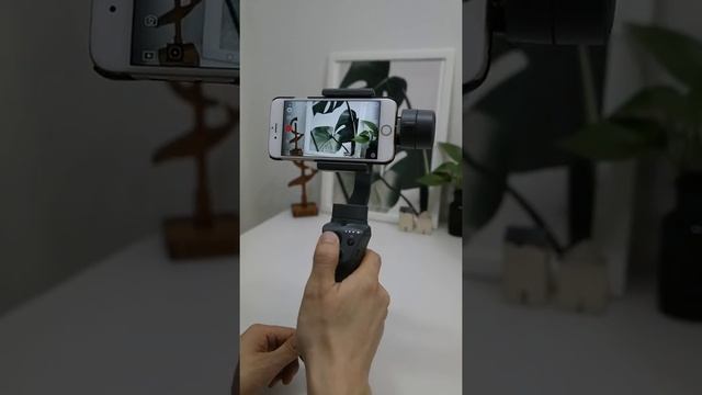 Gimbal newbie testing DJI Osmo Mobile 2 - installing iPhone and control Osmo Mobile 2 смотреть онлайн