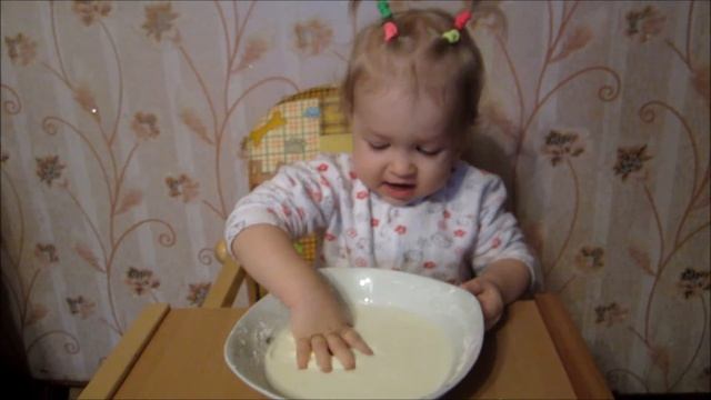 Делаем с Лерой неньютоновскую жидкость. Лера считает до 10! смотреть онлайн