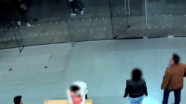 Apple Store Burglary - Glendale, CA смотреть онлайн