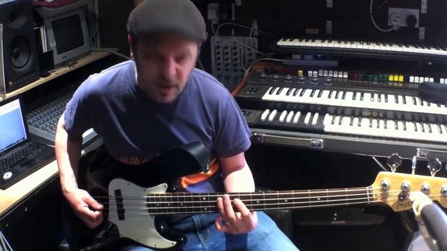 Bass Guitar Lessons - Little Green Bag смотреть онлайн