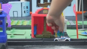 COLOR SHIFTING CAR CHASE at the GATOR CAR WASH! | New News | @HotWheels