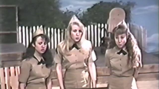 Anderson Sisters - Don't Sit under the Apple Tree смотреть онлайн