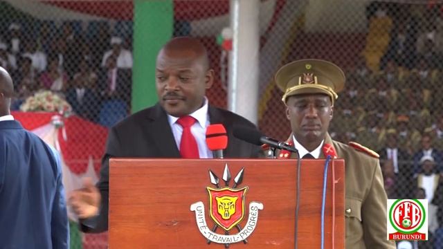 L'équipe nationale Intamba mu Rugamba couronnée par le Président смотреть онлайн