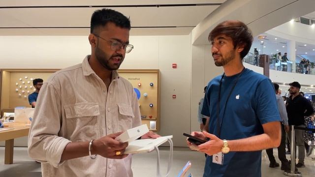 Apple Store me first iPhone 15 Pro Experience! смотреть онлайн