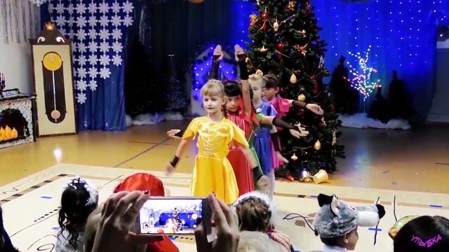 Танец Новогодних Минуток смотреть онлайн