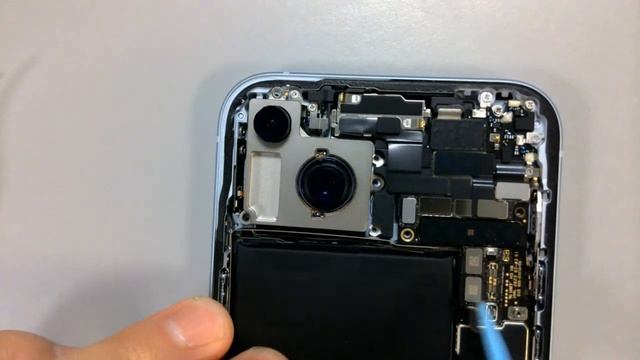 Teardown - Apple iPhone 15 Plus (2023) смотреть онлайн
