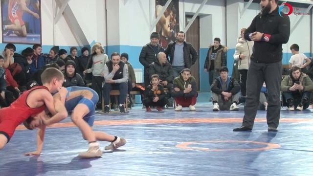 Первенство Шамильского района по вольной борьбе среди школьников смотреть онлайн