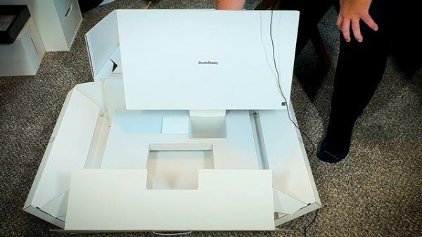 Apple Studio Display Unboxing