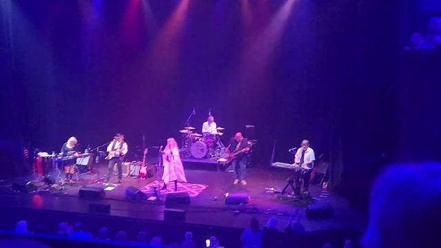 Nick's In Time - Performing Stevie Nicks Outside the Rain then Fleetwood Mac's Dreams 5/20/2023 смотреть онлайн