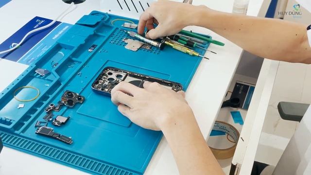 Tháo tung (Teardown) iPhone 14 Pro Max, so sánh với iPhone 13 Pro Max | Huy Dũng Mobile смотреть онлайн