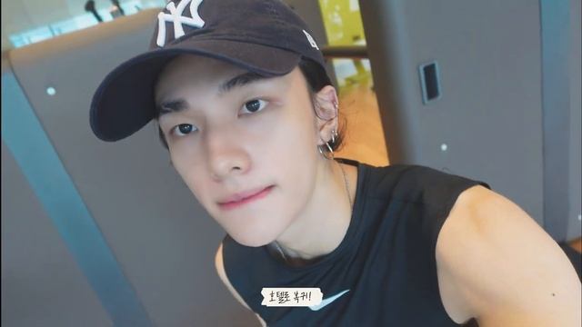 [SKZ VLOG] Hyunjin : Hyun.e's Holiday 9