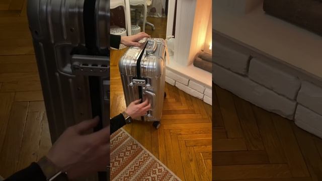 Unboxing premium aluminum language RIMOWA ORIGINAL - TOPAS model after collaboration with LVMH cabi смотреть онлайн