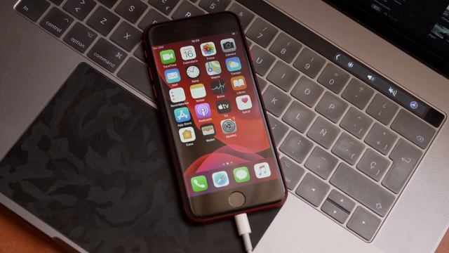 iPhone SE 2020: ¿MERECE LA PENA? смотреть онлайн