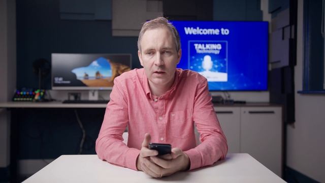It’s got a home button! Apple iPhone SE 2022 accessibility review смотреть онлайн