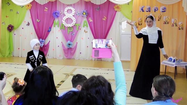 Кавказский танец с мамой смотреть онлайн