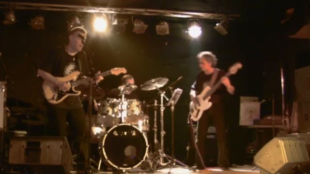 Fallen Apple - Rastop at the Rock House смотреть онлайн