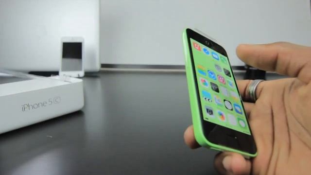 Apple iPhone 5C Unboxing (Green iPhone 5C) vs iPhone 5 смотреть онлайн