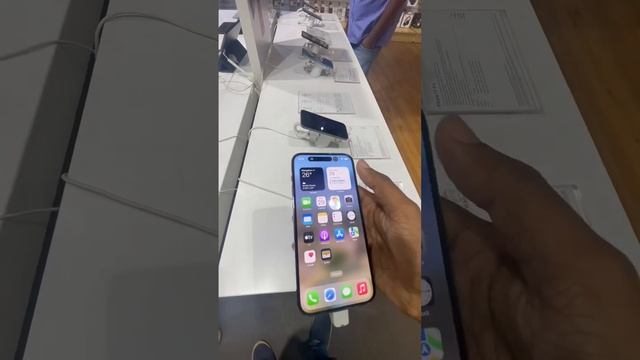 How does the dynamic island work on iPhone 14 Pro Max? смотреть онлайн