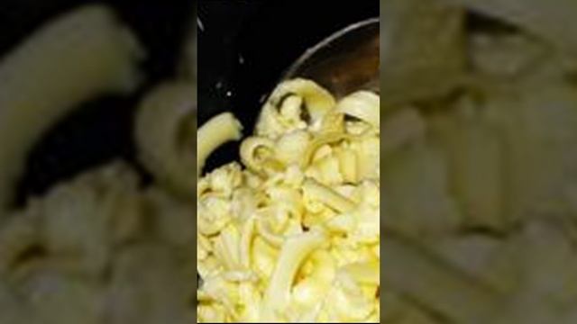 Штрудель с яблоками — это вкусный десерт, который легко приготовить из простых ингредиентов. смотреть онлайн