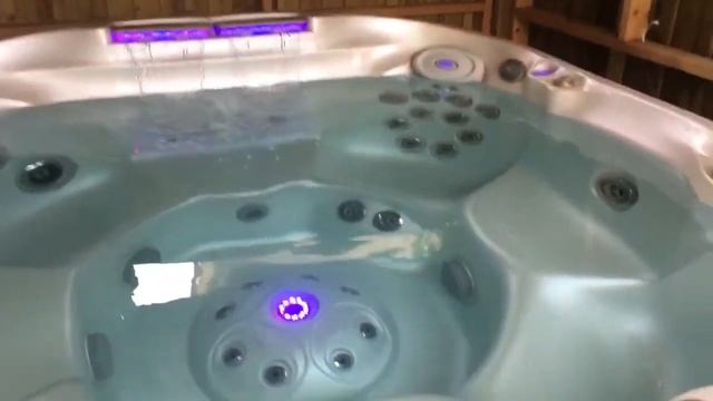 APPLE WATCH VS HOT TUB смотреть онлайн