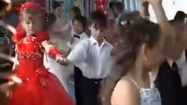 *146*На выпускном. On graduation.