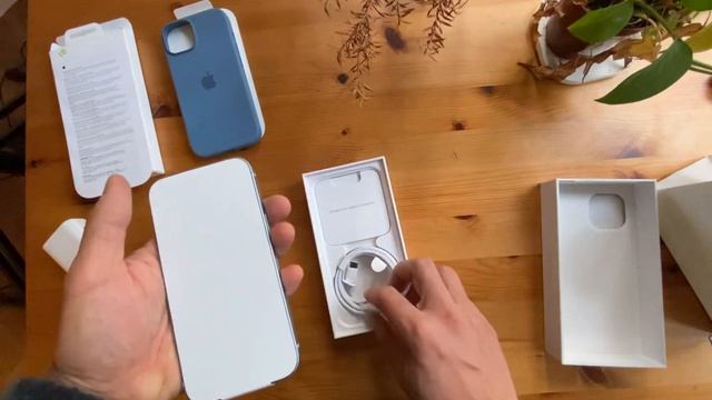 iPhone 15 Blue Unboxing смотреть онлайн