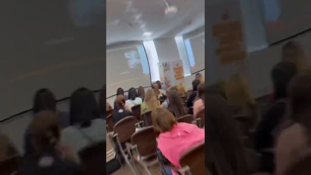 Наша Мария выступила спикером на педагогической конференции Trendy English. #saintpetersburg #spb смотреть онлайн