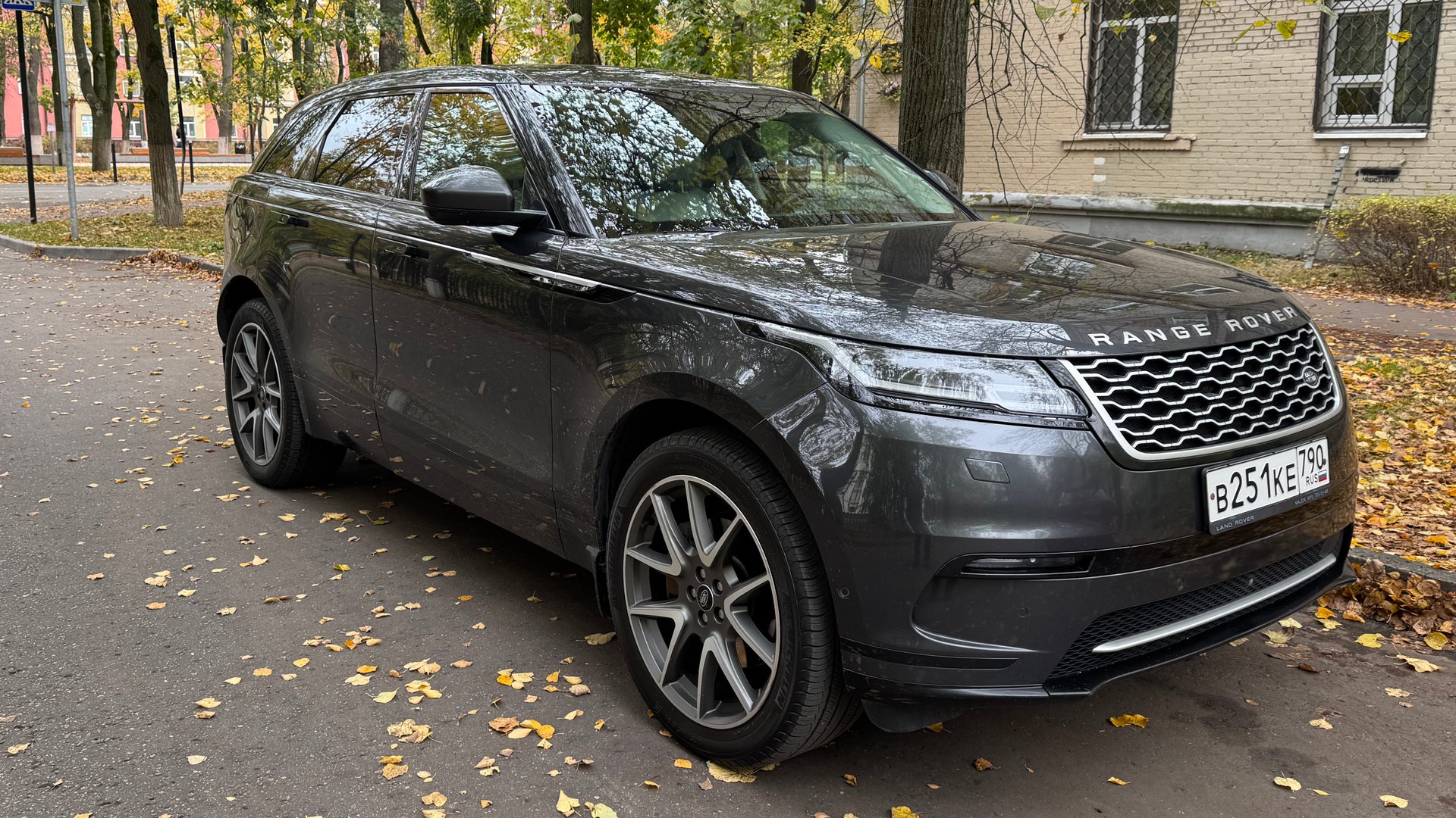 Range Rover Velar 2.0t-249лс, 84.000км, цена 6.600.000 рублей. смотреть онлайн