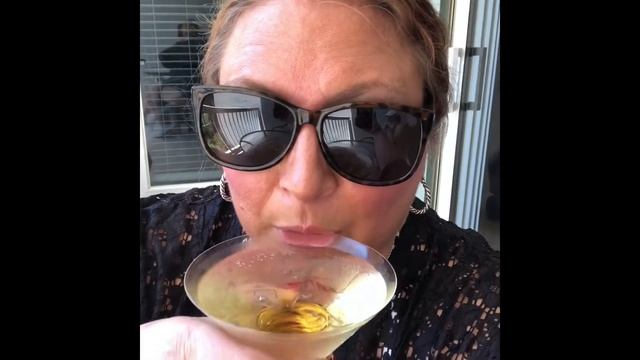 The Duo Finds Cocktail (Apple Jim Beam & Club Soda) - Boozin with Bets (Episode 1) смотреть онлайн
