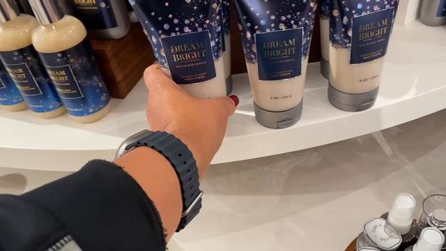 CHRISTMAS HAS TAKEN OVER AT BATH & BODY WORKS STORE WALK THRU смотреть онлайн