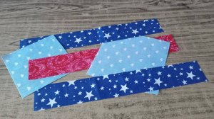 Сама это придумала и теперь решили показать и вам. Интересный лоскутный блок простым способом