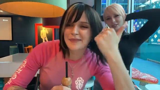 Peach & Jenna- What Does That Tongue Do? смотреть онлайн