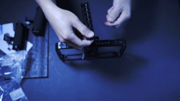 Neewer Phone Cage Rig Kit for iPhone 14 Pro : unboxing and assembly