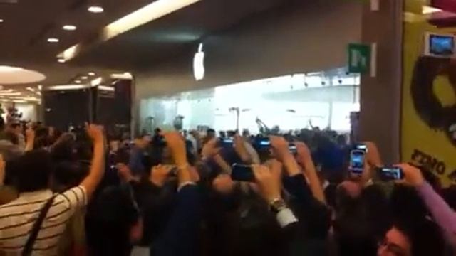 Apple Store Roma Italy смотреть онлайн