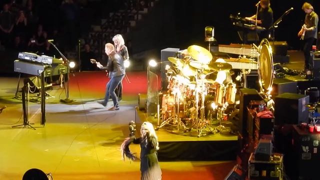 Fleetwood Mac in Vancouver - Tusk смотреть онлайн