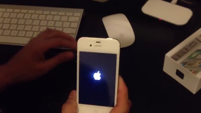 Unboxing iPhone 4S, How to setup for the first time. Siri reviews. смотреть онлайн
