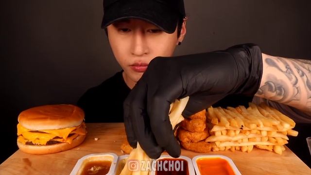 ASMR НАГГЕТСЫ КАРТОШКА ФРИ БУРГЕР И СОУСЫ смотреть онлайн