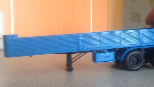 Полуприцеп Маз-5205 (бортовой) "Наш автопром" 1:43 смотреть онлайн