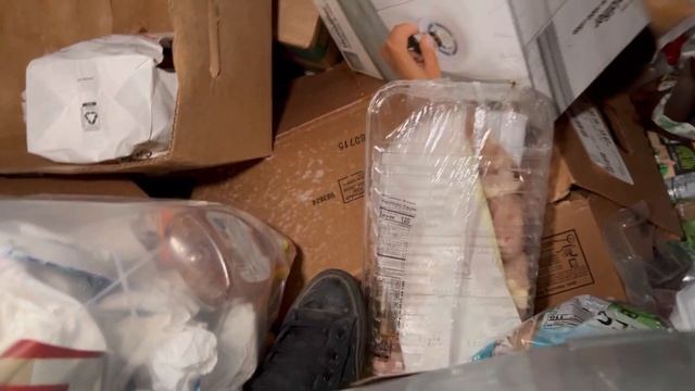 Dumpster Diving Aldi #86 Look at all this FREE Food! смотреть онлайн