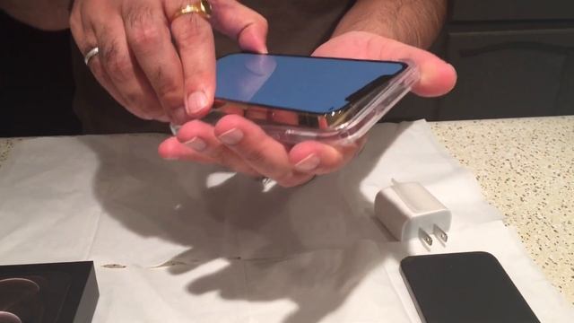SPIGEN ULTRA HYBRID Clear case for iPhone 12 Pro смотреть онлайн