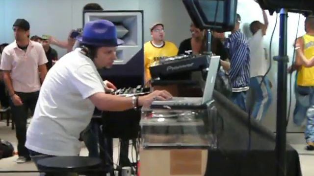 Louie Vega at the Apple Store-6-16-06 (Pt 2) смотреть онлайн