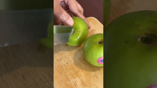 Not a Green Apple, it’s Jujube from Taiwan смотреть онлайн