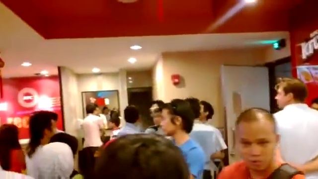 KFC I-City Fight - KFC Staff Attack Customer смотреть онлайн