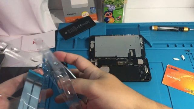 Hướng dẫn thay pin iPhone 7 đơn giản nhanh chóng tại nhà смотреть онлайн